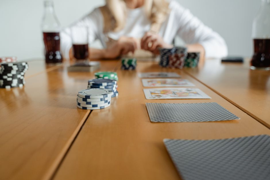 Poker Tells, Slot Myths, and the Truth About iGaming