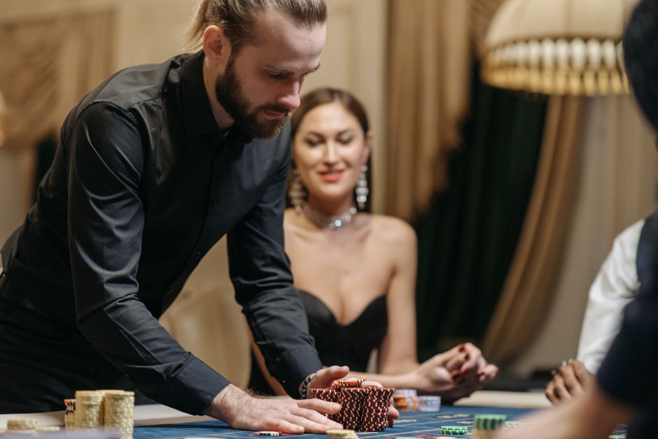 iGaming Unlocked: A Real Talk Guide to Casinos, Betting, Slots & Poker